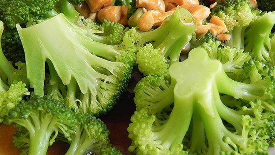 Broccoli with Garlic Butter and Cashews